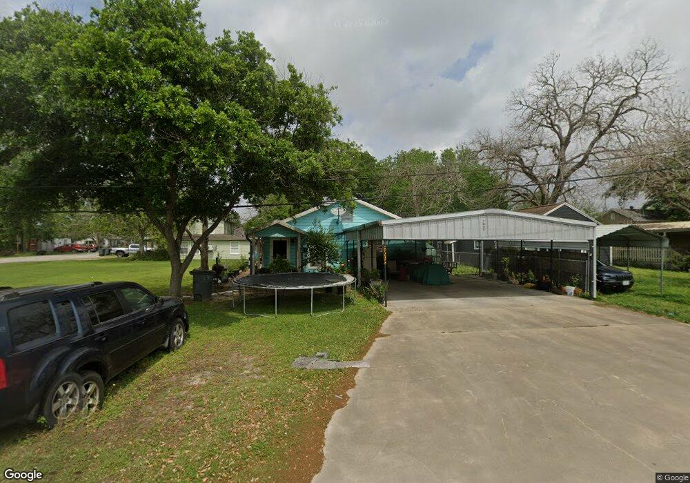 2605 9th St, Bay City, TX 77414 - photo 1