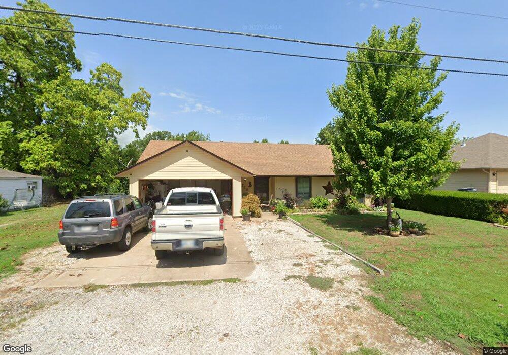 715 N Weenonah Ave, Claremore, OK 74017 - photo 1