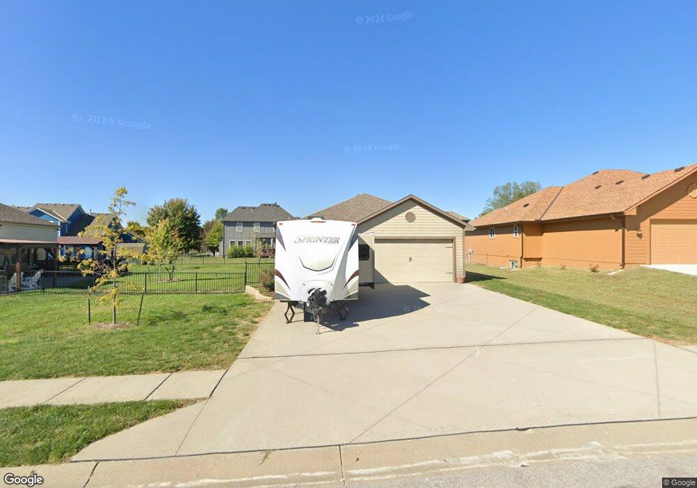 910 Terrace Dr, Raymore, MO 64083 - photo 1