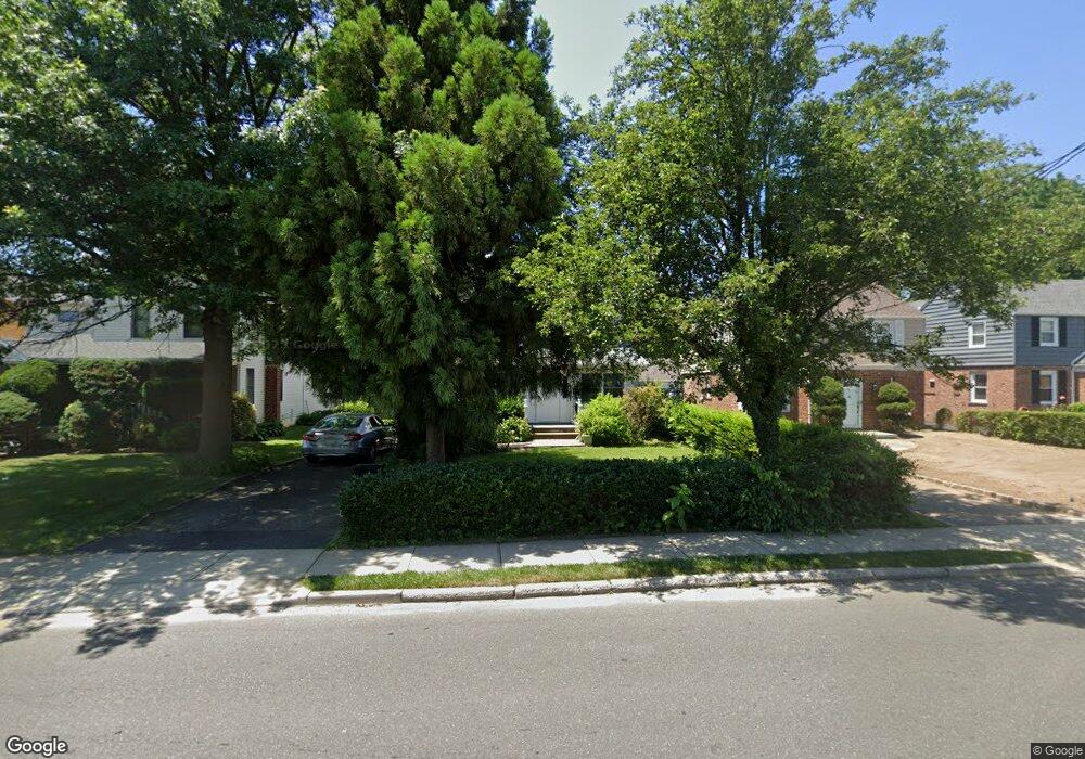 29 Locust Place, Manhasset, NY 11030 - photo 1