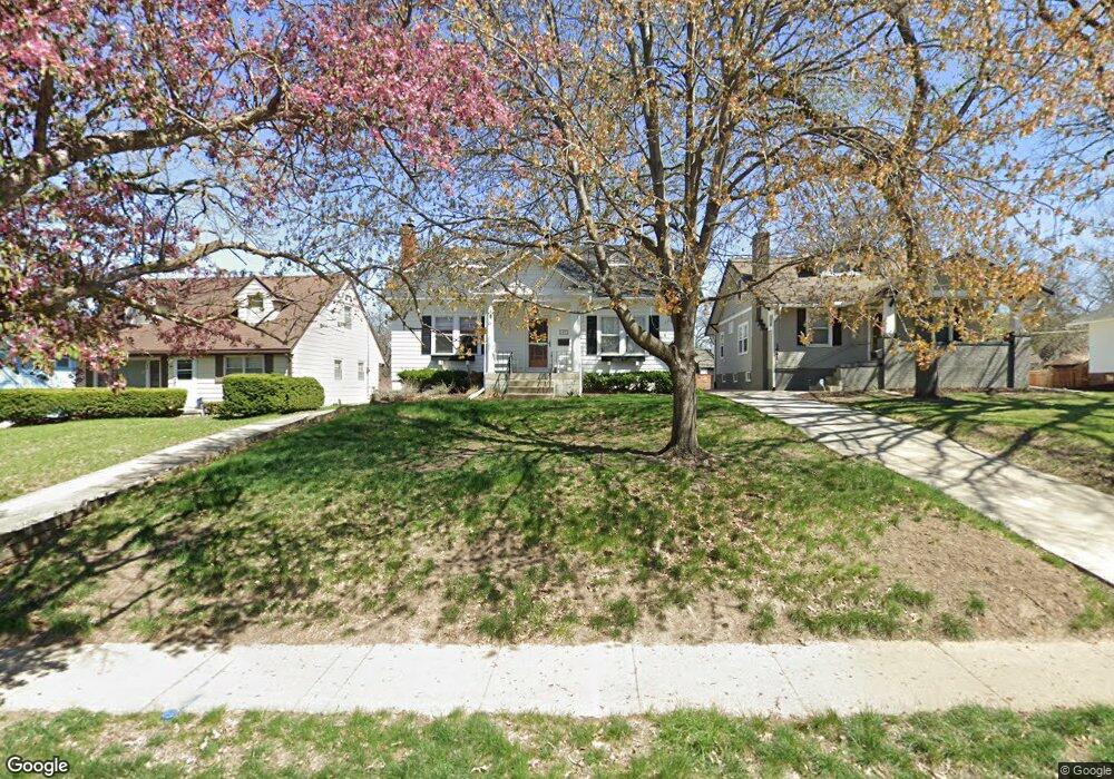 1445 42nd St, Des Moines, IA 50311 - photo 1