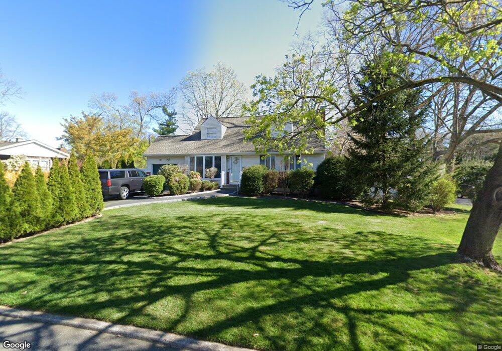 37 Crocus Ln, ComMacK, NY 11725 - photo 1