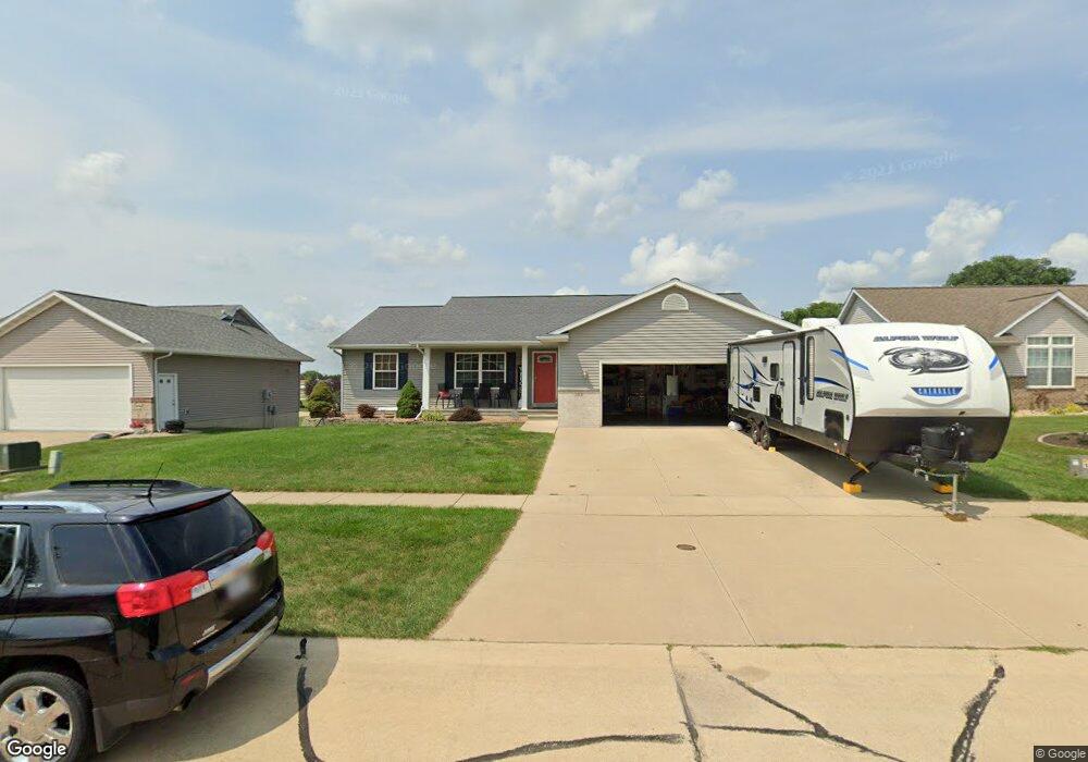 201 S Hillcrest Cir, Center Point, IA 52213 - photo 1