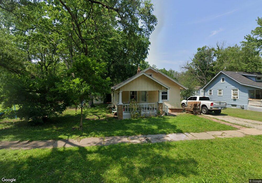 2415 SW Clay St, Topeka, KS 66611 - photo 1