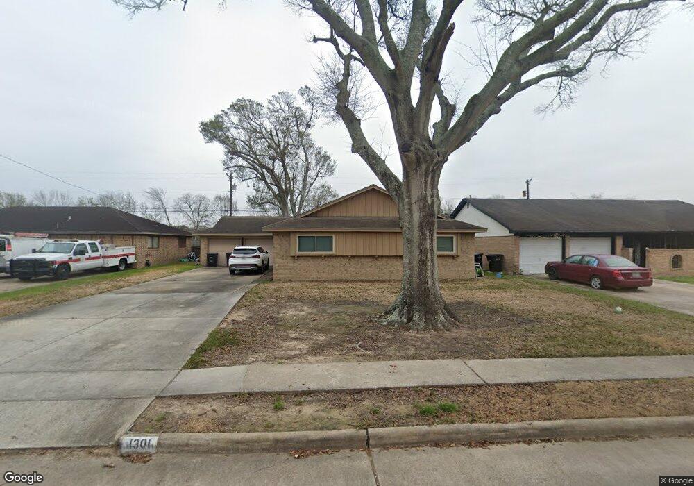 1301 Bayou Dr, Alvin, TX 77511 - photo 1