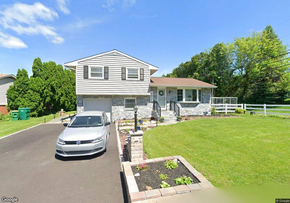 6839 Hickory Rd, Macungie, PA 18062 - photo 1