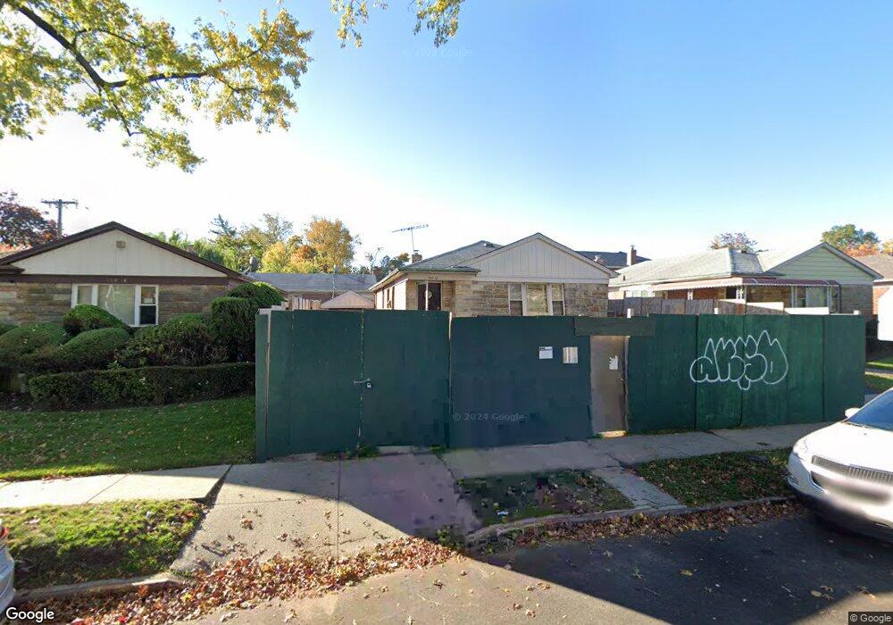 16614 73rd Ave, Fresh Meadows, NY 11366 - photo 1