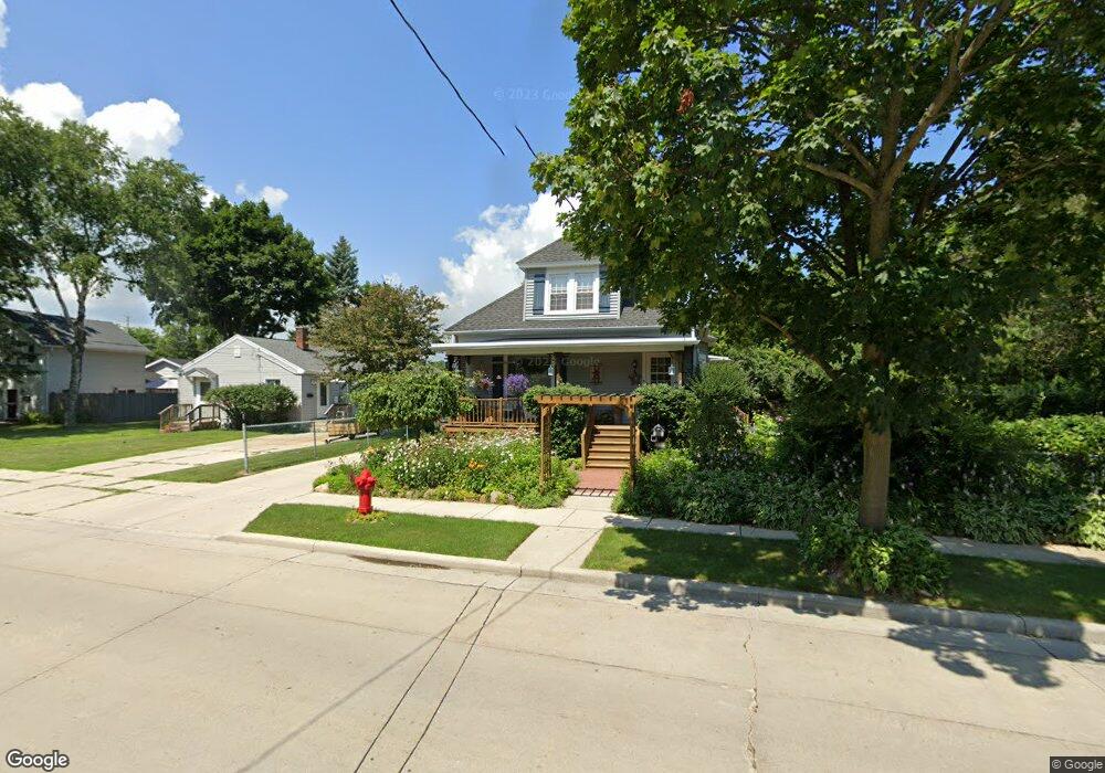 1912 Michigan Ave, Manitowoc, WI 54220 - photo 1