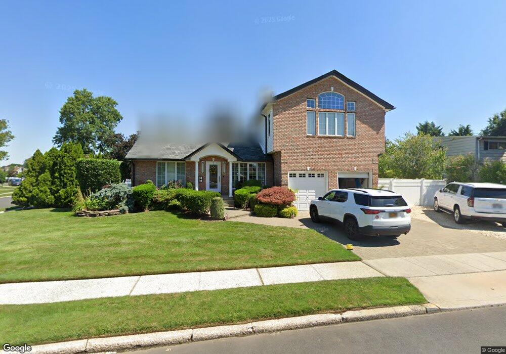 621 Arlington Dr, Seaford, NY 11783 - photo 1