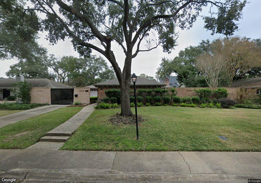 10022 Olympia Dr, Houston, TX 77042 - photo 1