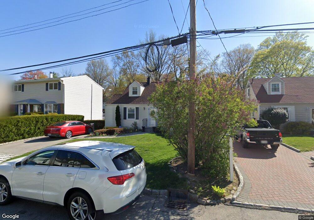 33 Cantitoe Rd, Yonkers, NY 10710 - photo 1