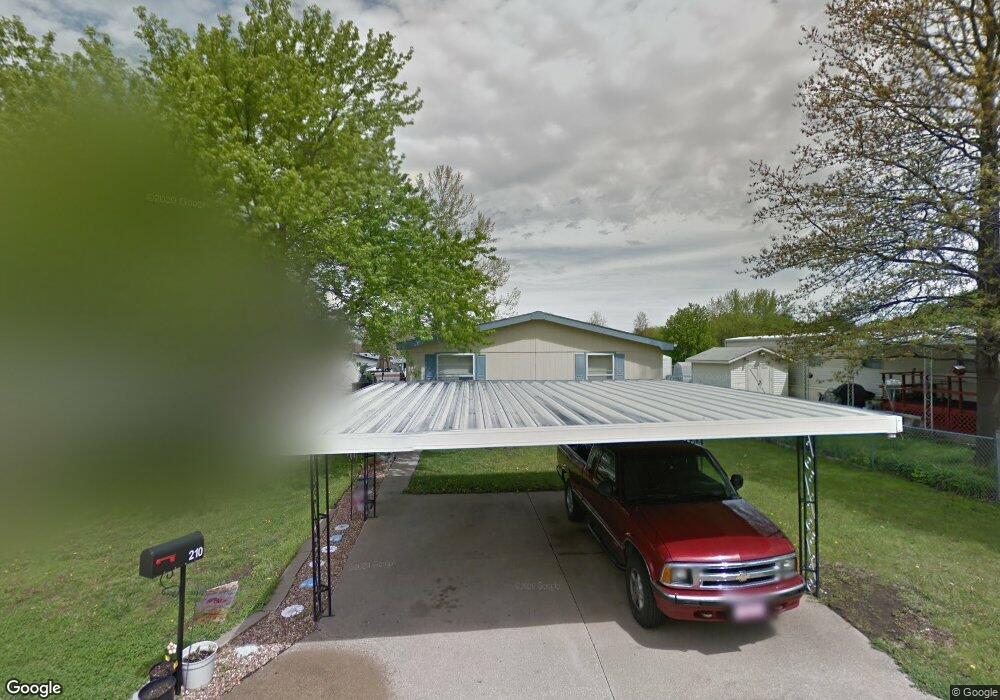 210 SE 48th St, Topeka, KS 66609 - photo 1