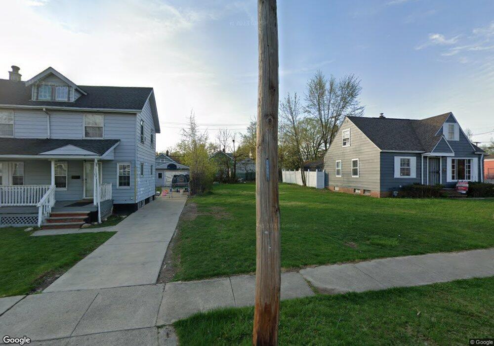 5555 Clement Ave, Maple Heights, OH 44137 - photo 1