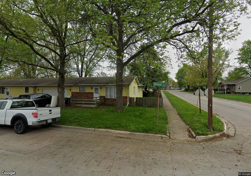 1122 Delavan St, Lincoln, IL 62656 - photo 1