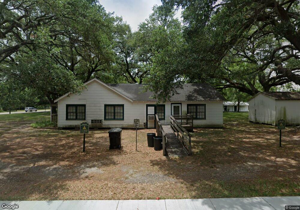 1006 W Adoue St, Alvin, TX 77511 - photo 1