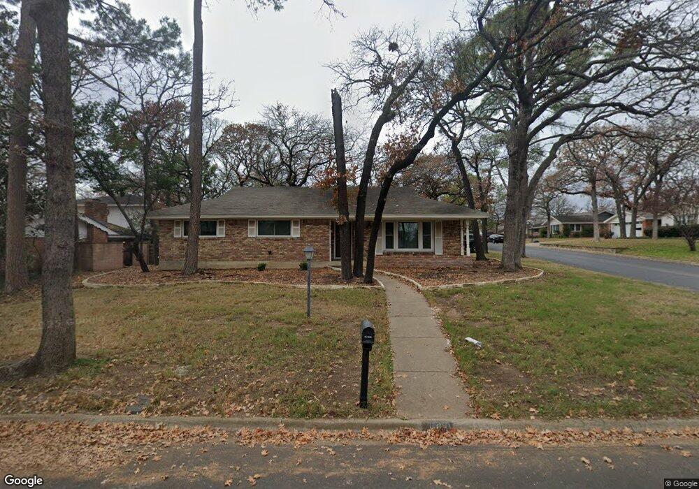 1009 Forest Oaks Ln, Hurst, TX 76053 - photo 1