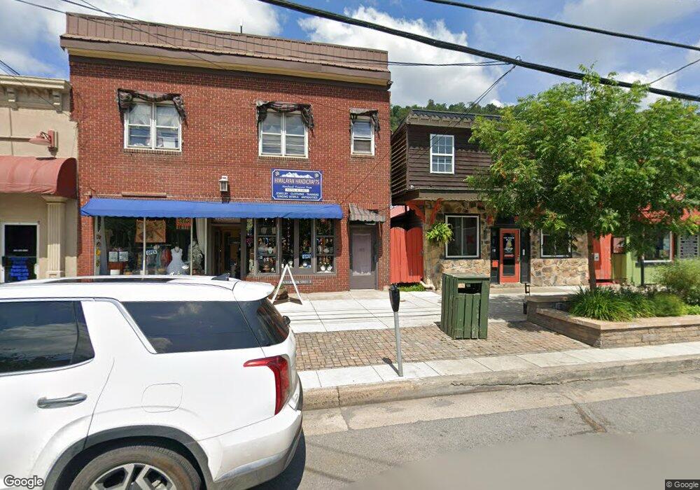 83 N Washington St, Berkeley Springs, WV 25411 - photo 1