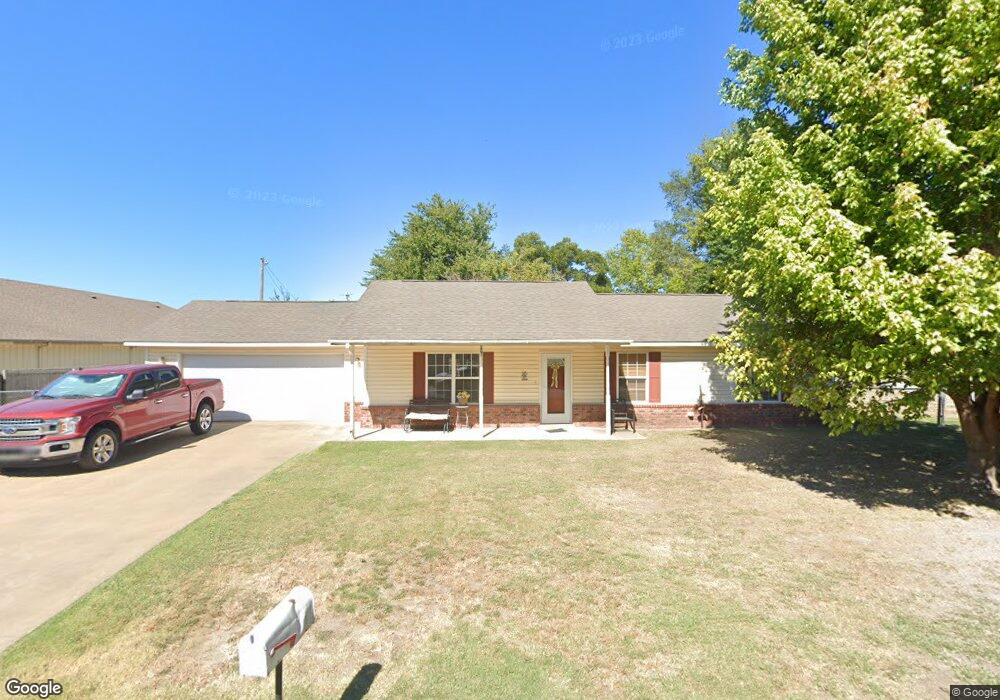 203 NE 3rd St, Pryor, OK 74361 - photo 1