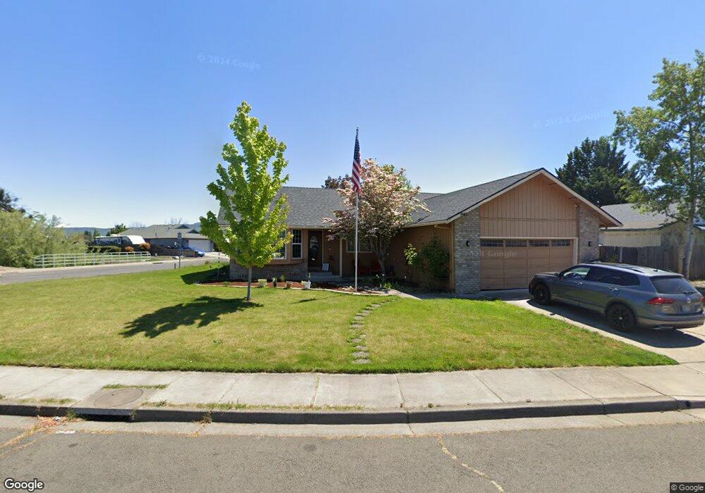 1132 White Chapel Dr, Central Point, OR 97502 - photo 1