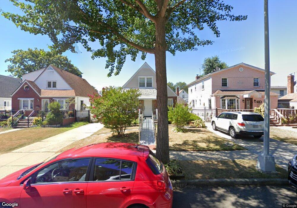 8218 265th St, Glen Oaks, NY 11004 - photo 1