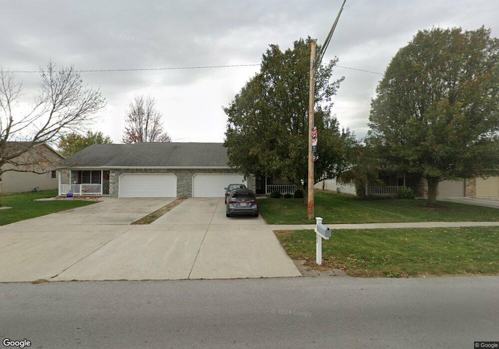 305 Eastown Dr, Wapakoneta, OH 45895 - photo 1