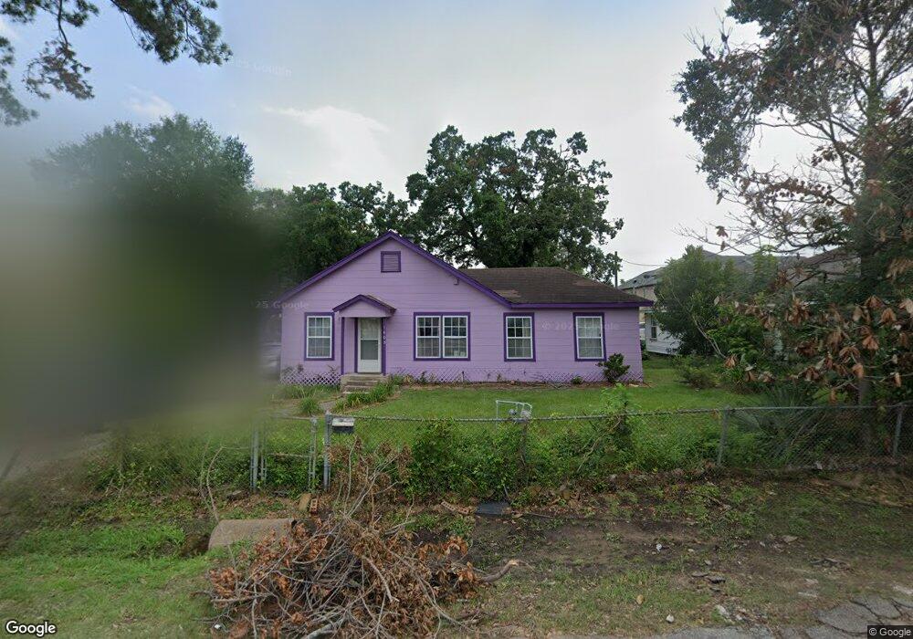 1405 W 34th 1/2 St, Houston, TX 77018 - photo 1