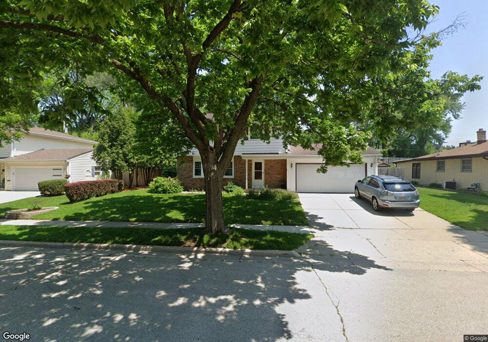 2015 Cardinal Dr, Waukesha, WI 53186 - photo 1