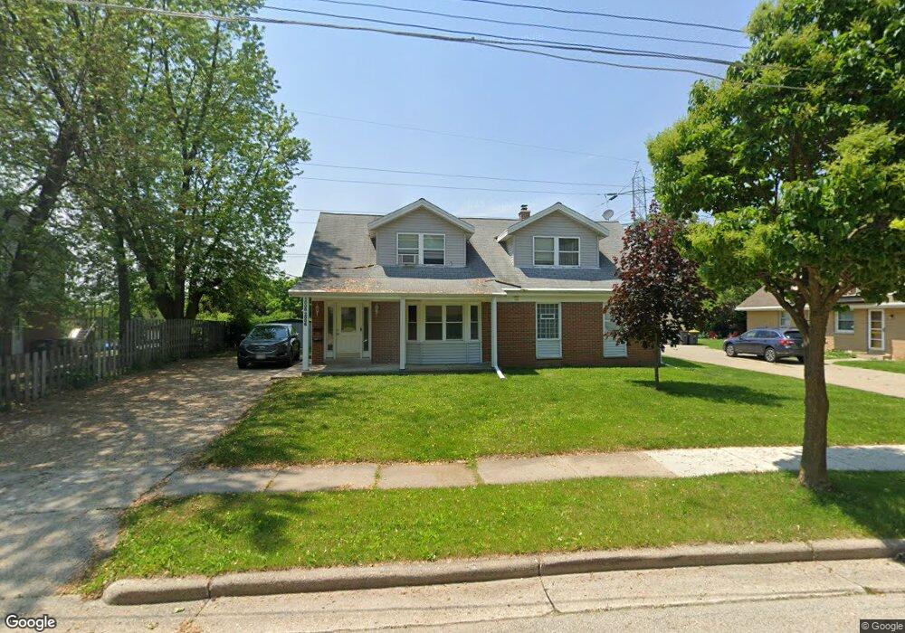 2006 Cardinal Dr unit 8, Waukesha, WI 53186 - photo 1