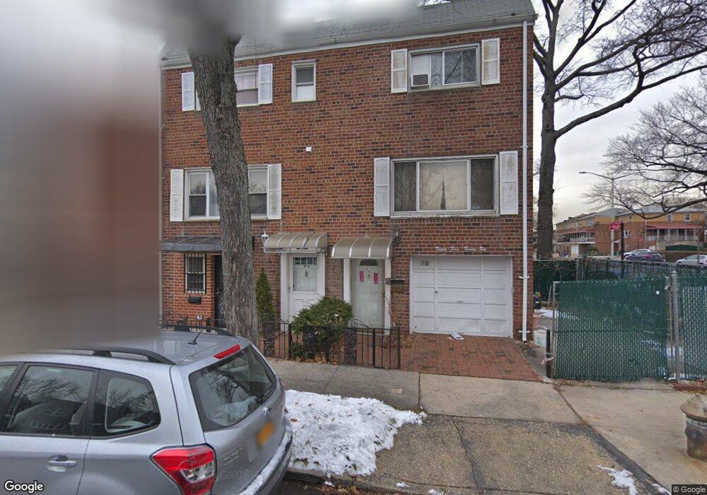 2522 Bayside Ln, Flushing, NY 11358 - photo 1