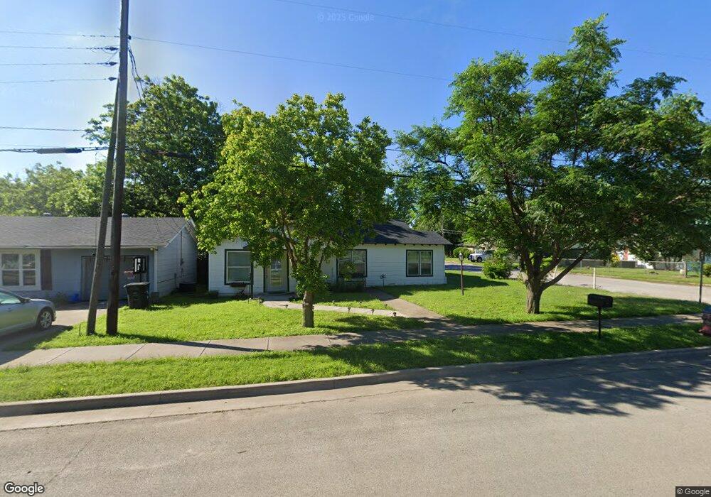 913 Poindexter Ave, Cleburne, TX 76033 - photo 1