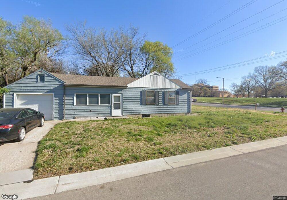 2321 SW Gage Blvd, Topeka, KS 66614 - photo 1