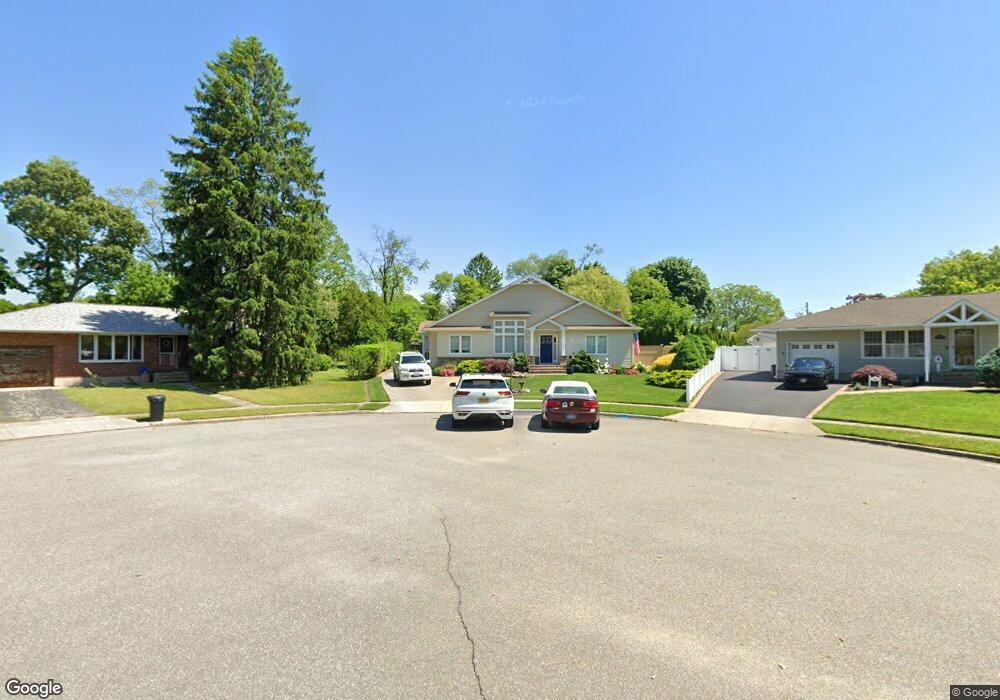 20 Marie Ct, ComMacK, NY 11725 - photo 1