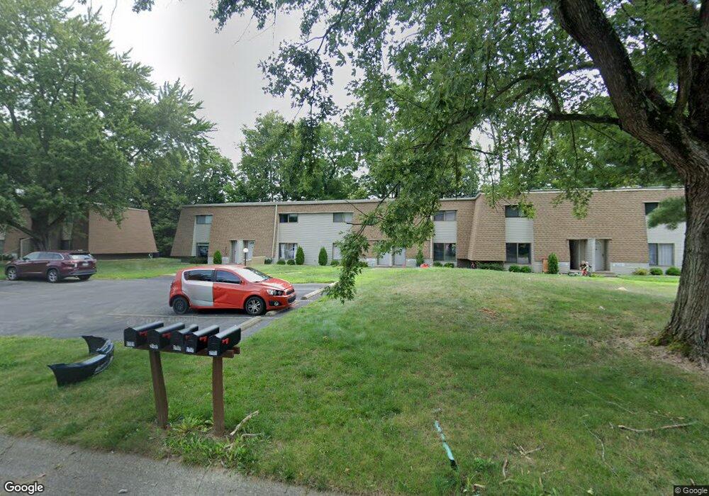 3105 Wedgewood Ct unit 3135, Columbus, IN 47203 - photo 1