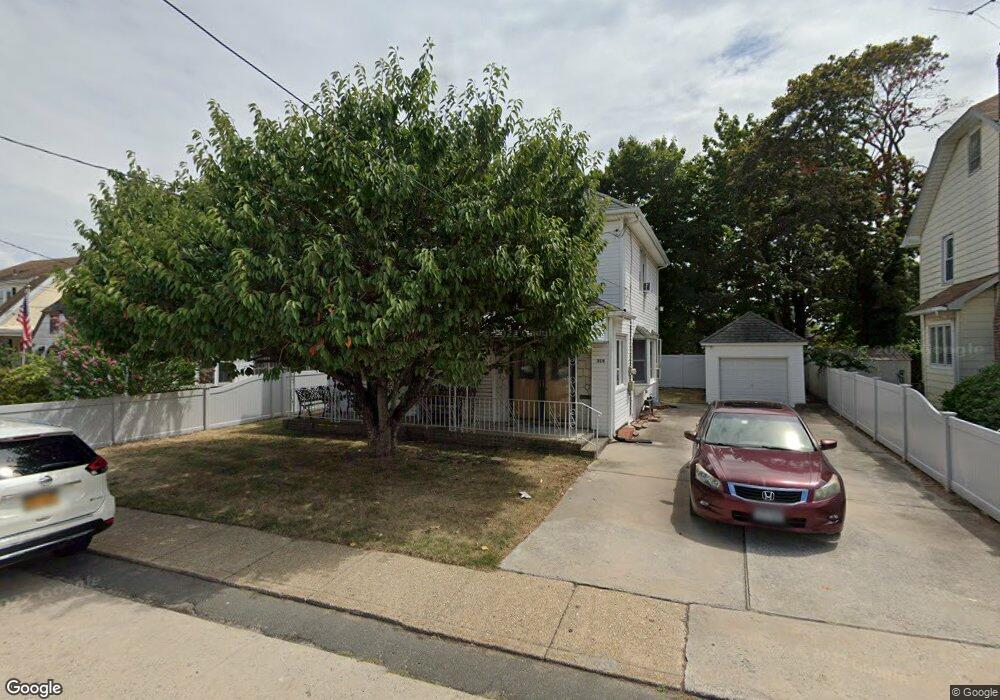 319 Mulry Ln, Lawrence, NY 11559 - photo 1