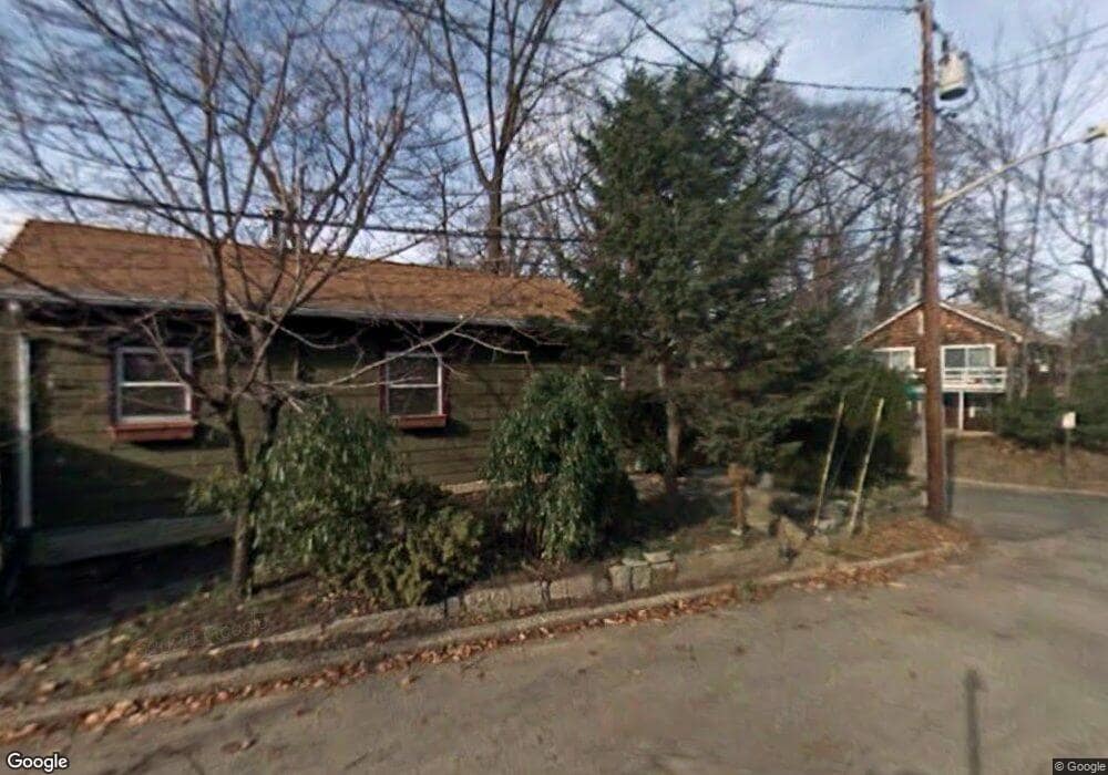 24 Putnam Ave, Glen Cove, NY 11542 - photo 1