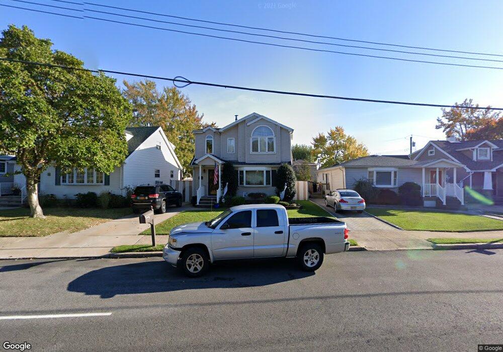 1664 Drumgoole Rd E, Staten Island, NY 10309 - photo 1