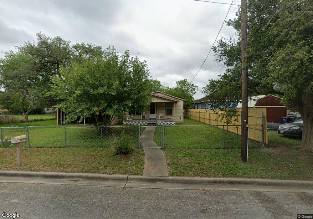 1000 W Flournoy St, Beeville, TX 78102 - photo 1