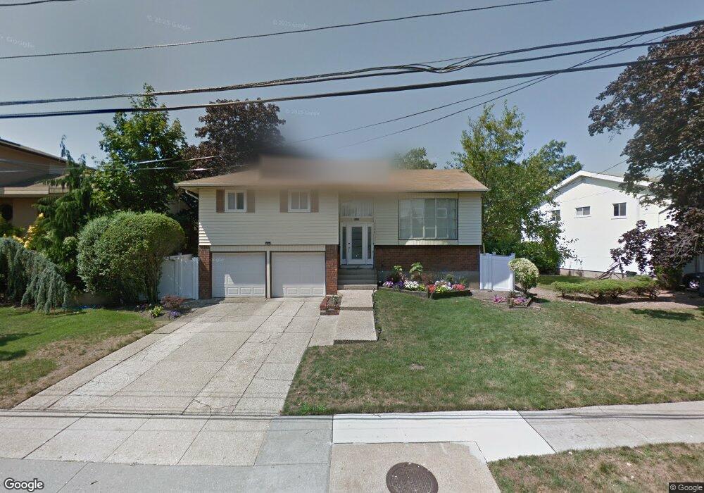 2728 Covered Bridge Rd, Merrick, NY 11566 - photo 1