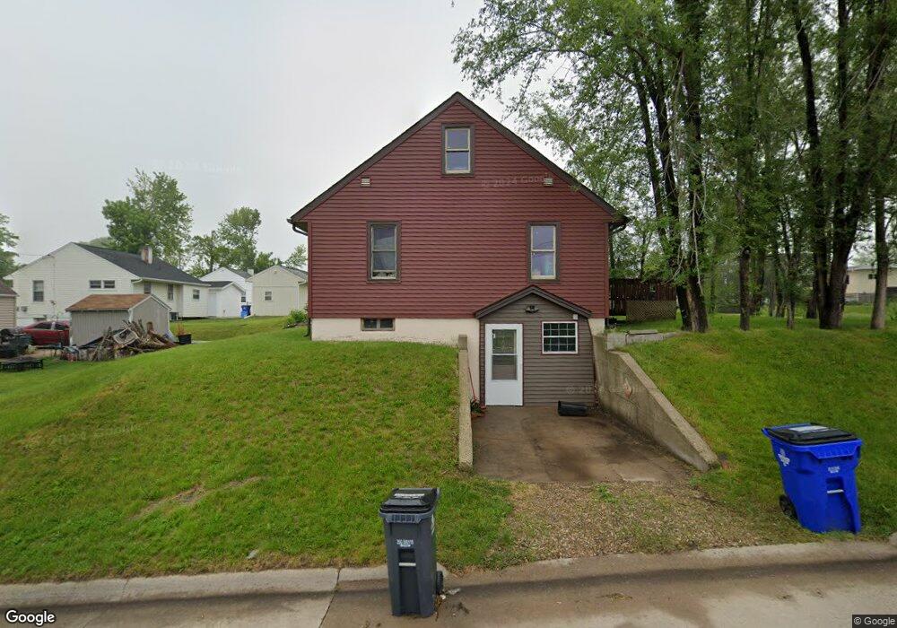 364 Wilson Ave SW, Cedar Rapids, IA 52404 - photo 1