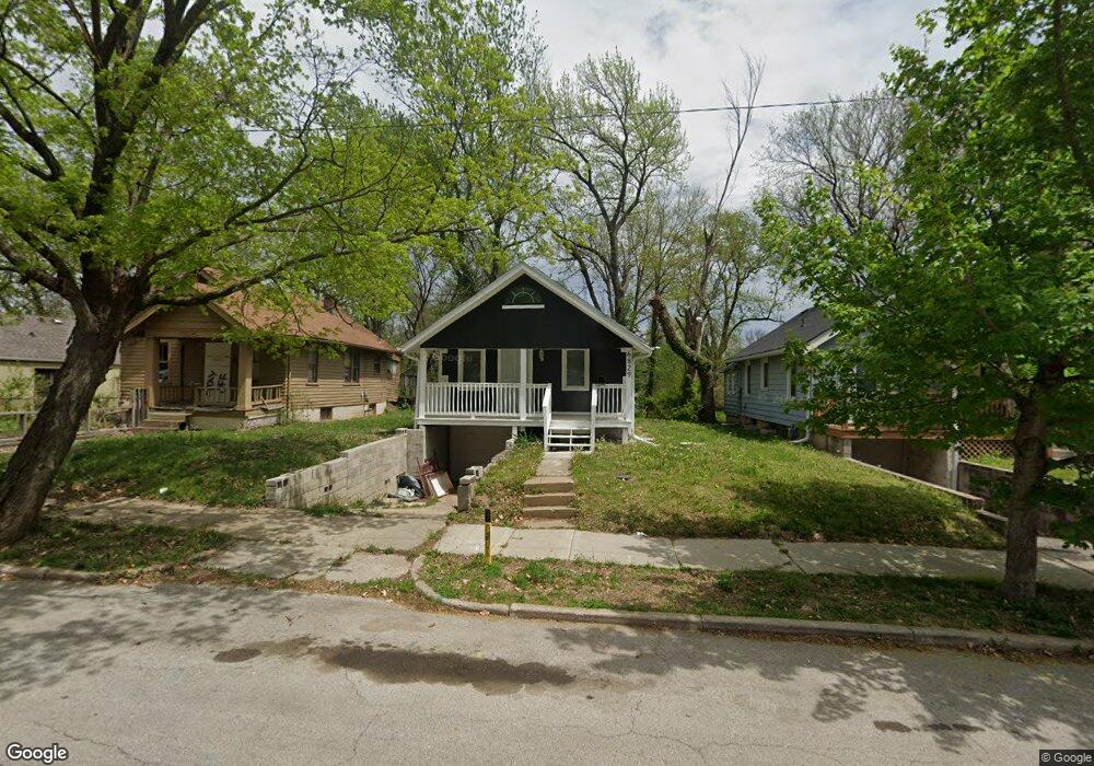 6829 S Benton Ave, Kansas City, MO 64132 - photo 1