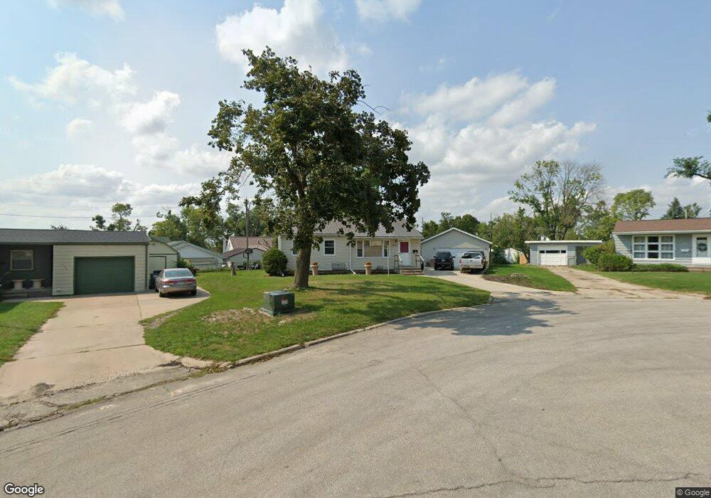 1119 Crestview Dr SE, Cedar Rapids, IA 52403 - photo 1