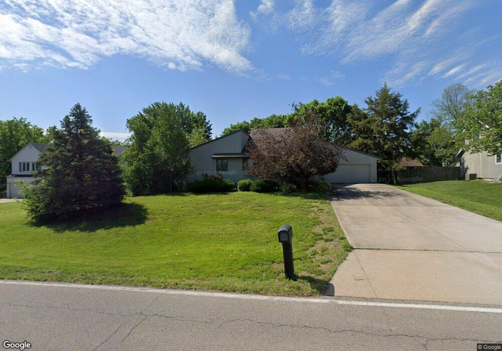 7043 SW 33rd St, Topeka, KS 66614 - photo 1
