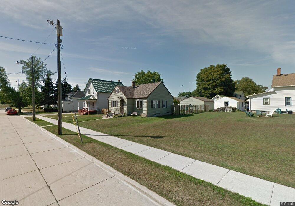 1018 N 20th St, Manitowoc, WI 54220 - photo 1