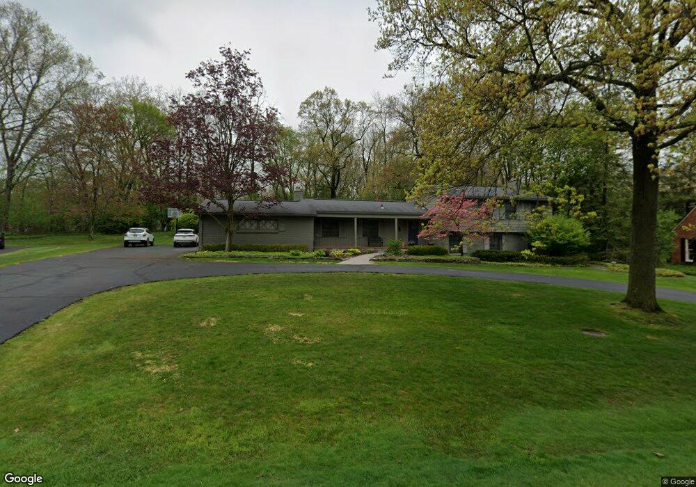 747 N Valley Chase Rd, Bloomfield Hills, MI 48304 - photo 1