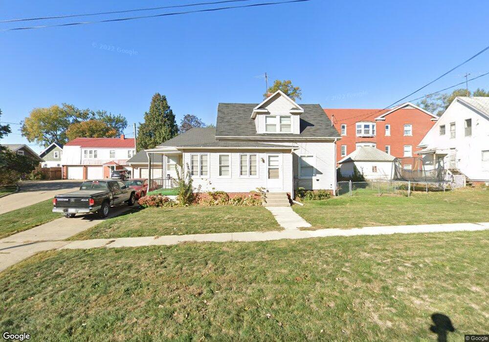 309 E 2nd St S, Newton, IA 50208 - photo 1