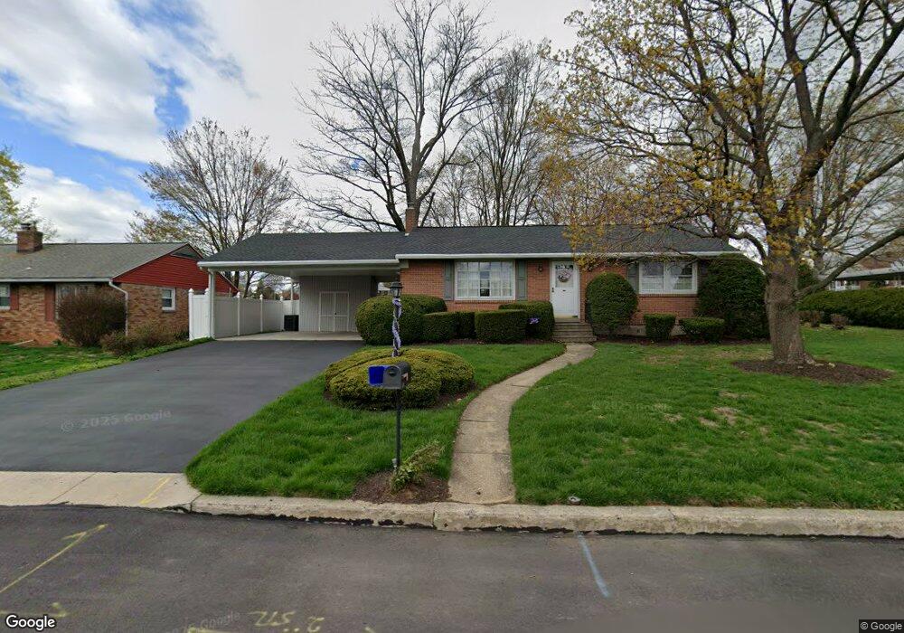 929 Laurelee Ave, Reading, PA 19605 - photo 1