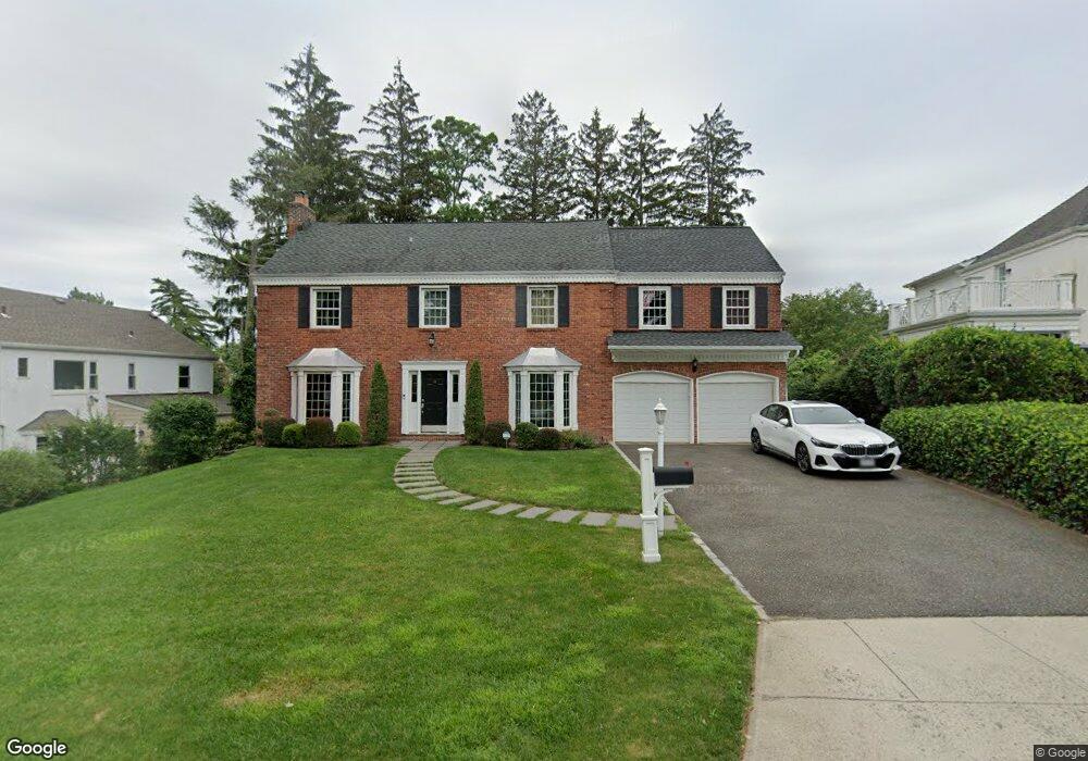 14 Vanderbilt Rd, Manhasset, NY 11030 - photo 1