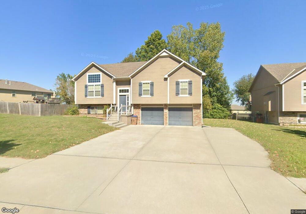 420 Wiltshire Dr, Raymore, MO 64083 - photo 1