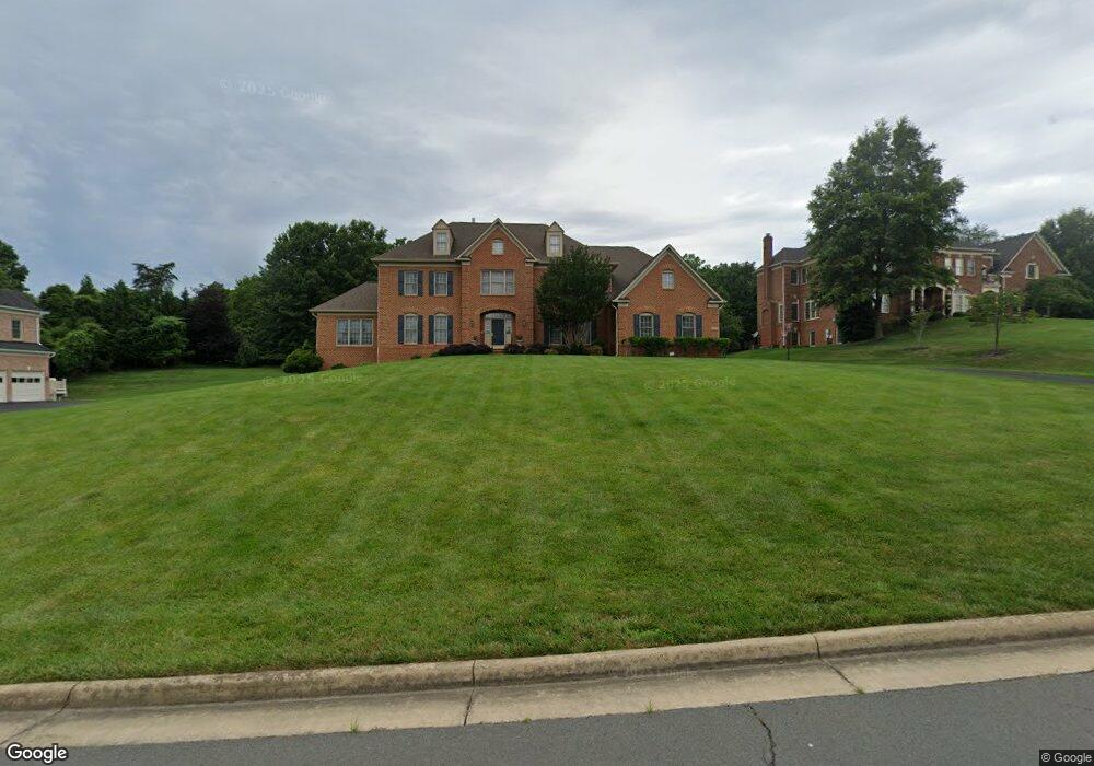 11044 Heathland Dr, Oakton, VA 22124 - photo 1