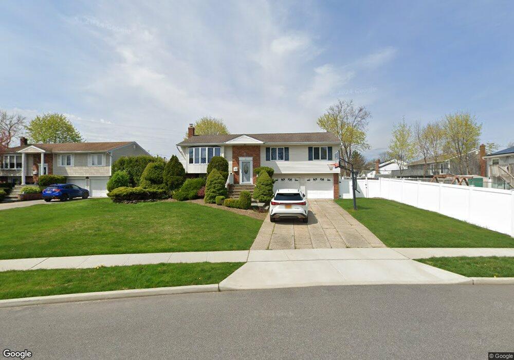 4 Pebble Place, ComMacK, NY 11725 - photo 1